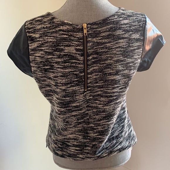 🌈 3/$20 White House black market faux leather multimedia shirt sleeve top - Picture 4 of 6